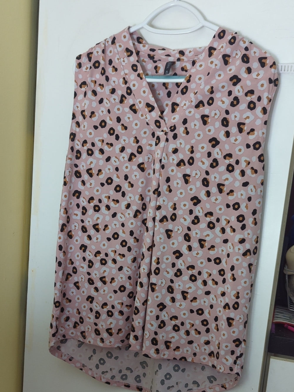 Massini Pink Leopard Print Sleeveless Blouse